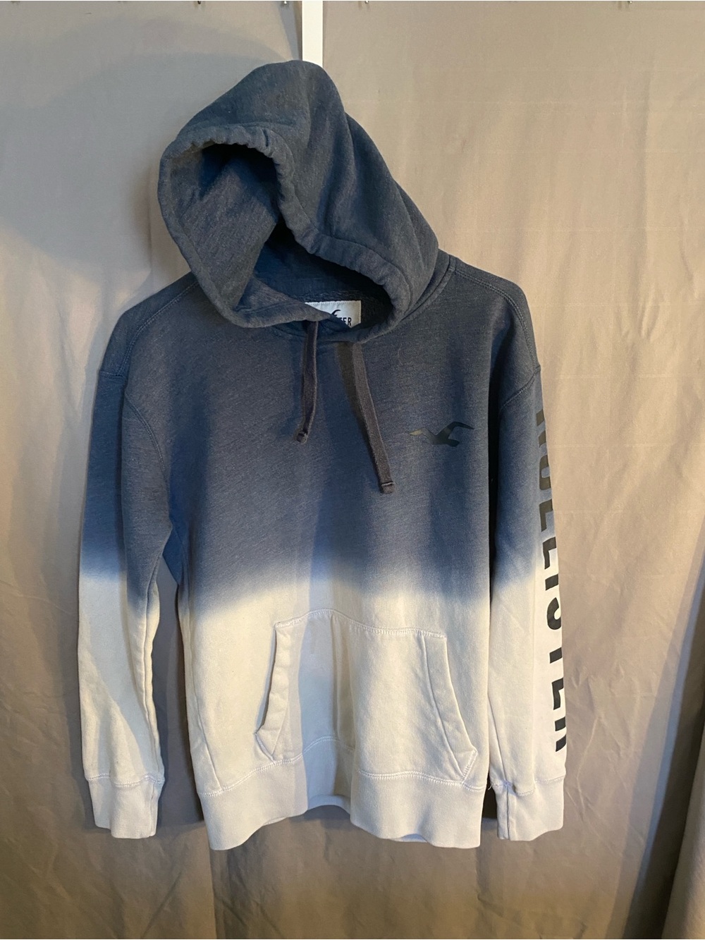 Hollister Men's Blue-to-White Ombre Pullover Hoodie